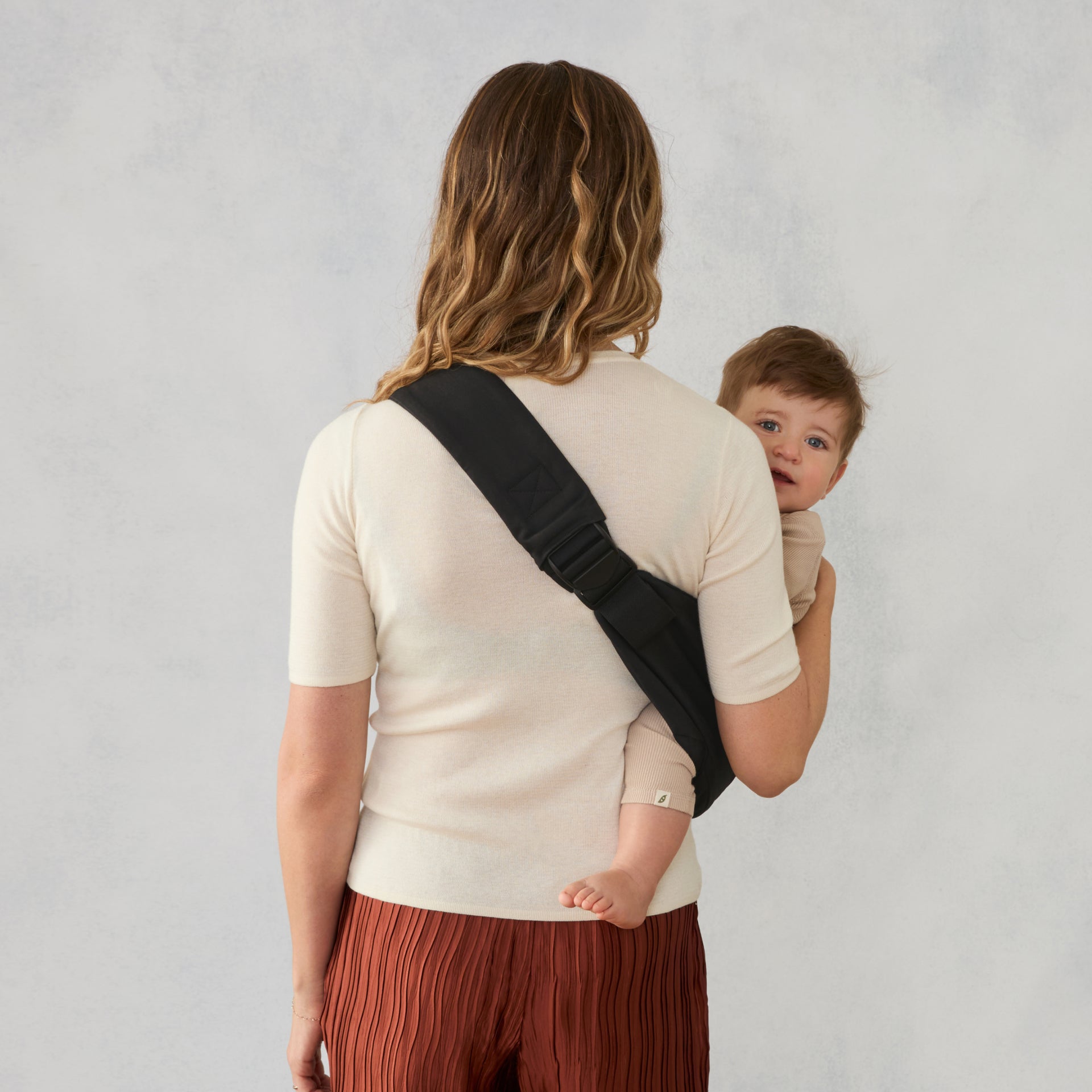 Upsie Sling Carrier : Onyx Black